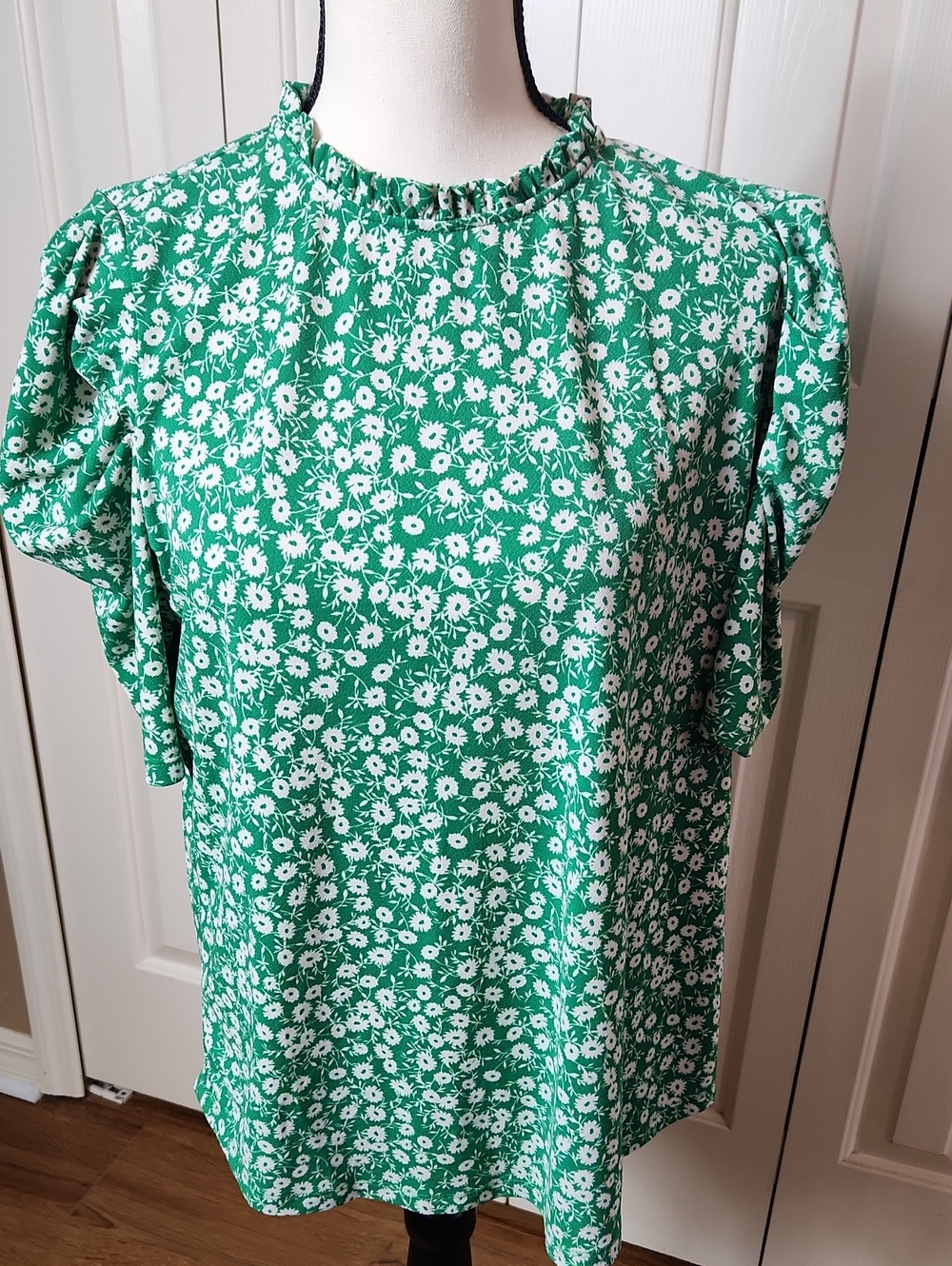 Adrianna Papell Green Floral Ruffle-Neck Blouse
